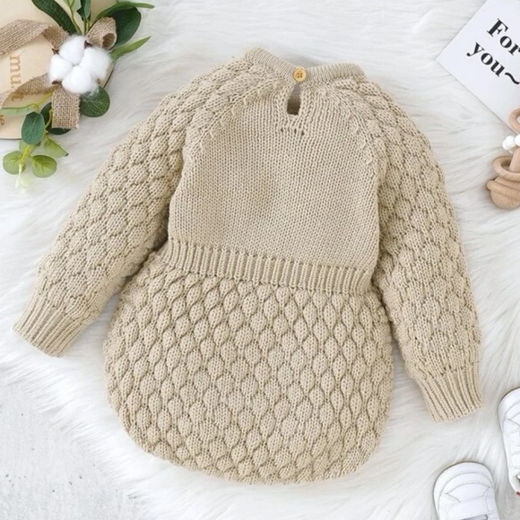 Baby girls / toddler girls cream beige long sleeve knit sweater romper onesie - Picture 2 of 4